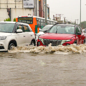 यूपी में बारिश-आंधी का कहर