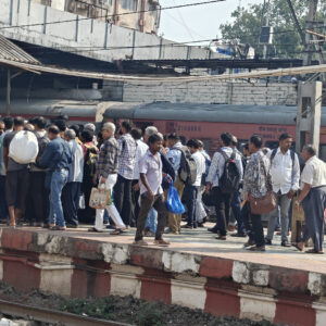 नई दिल्ली और निजामुद्दीन स्टेशन की ट्रेनें रद्द, यात्रियों की बढ़ी परेशानी